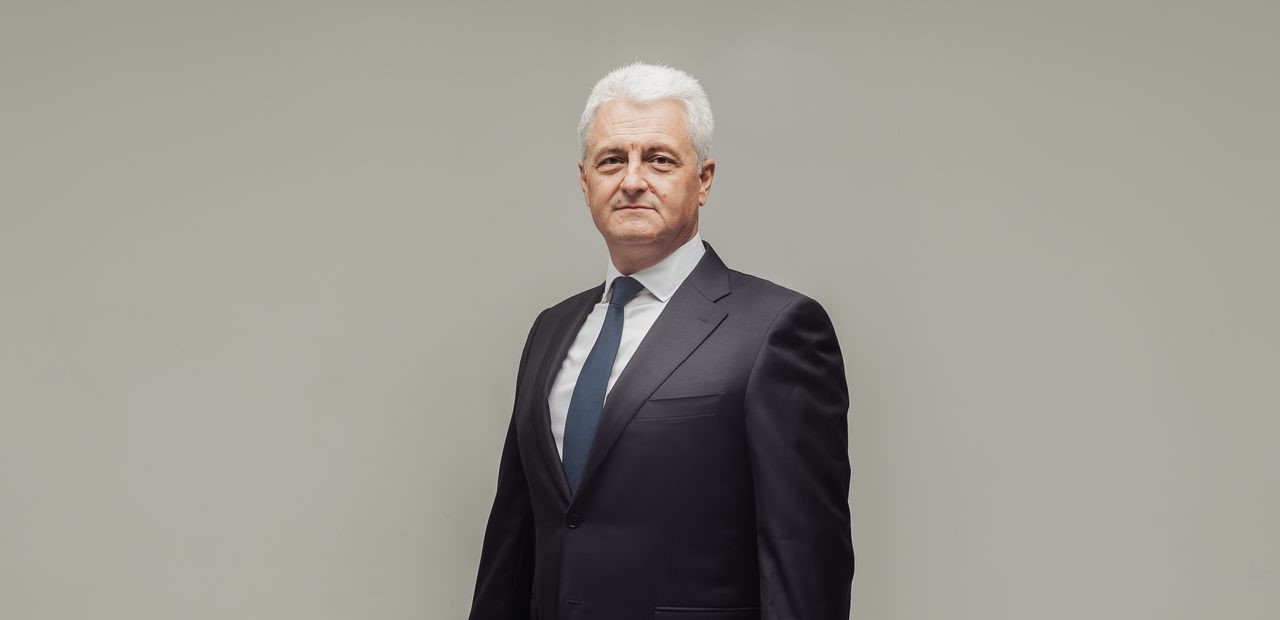 Veniți alături de noi! 